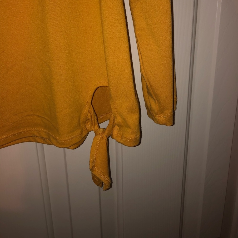 Yellow blouse - Picture 3 of 3